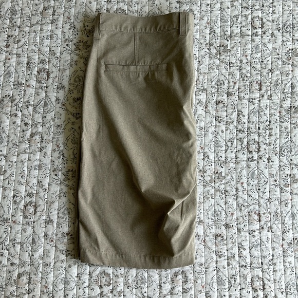Travis Matthew Men’s Short (Light Weight 32) - Barely Used - Picture 2 of 3